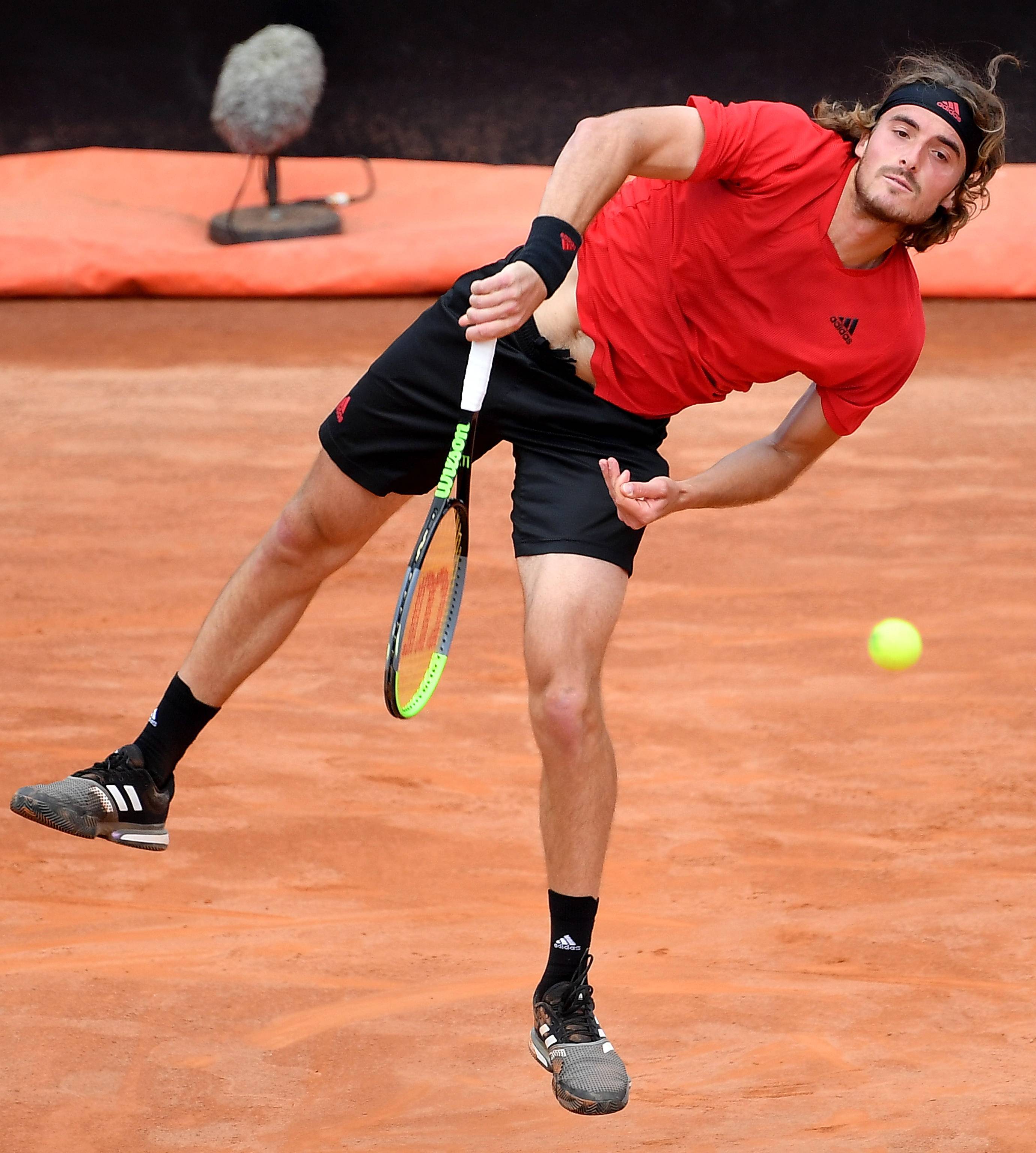 德国网球队强势法国网球队，西西帕斯完成帽子戏法