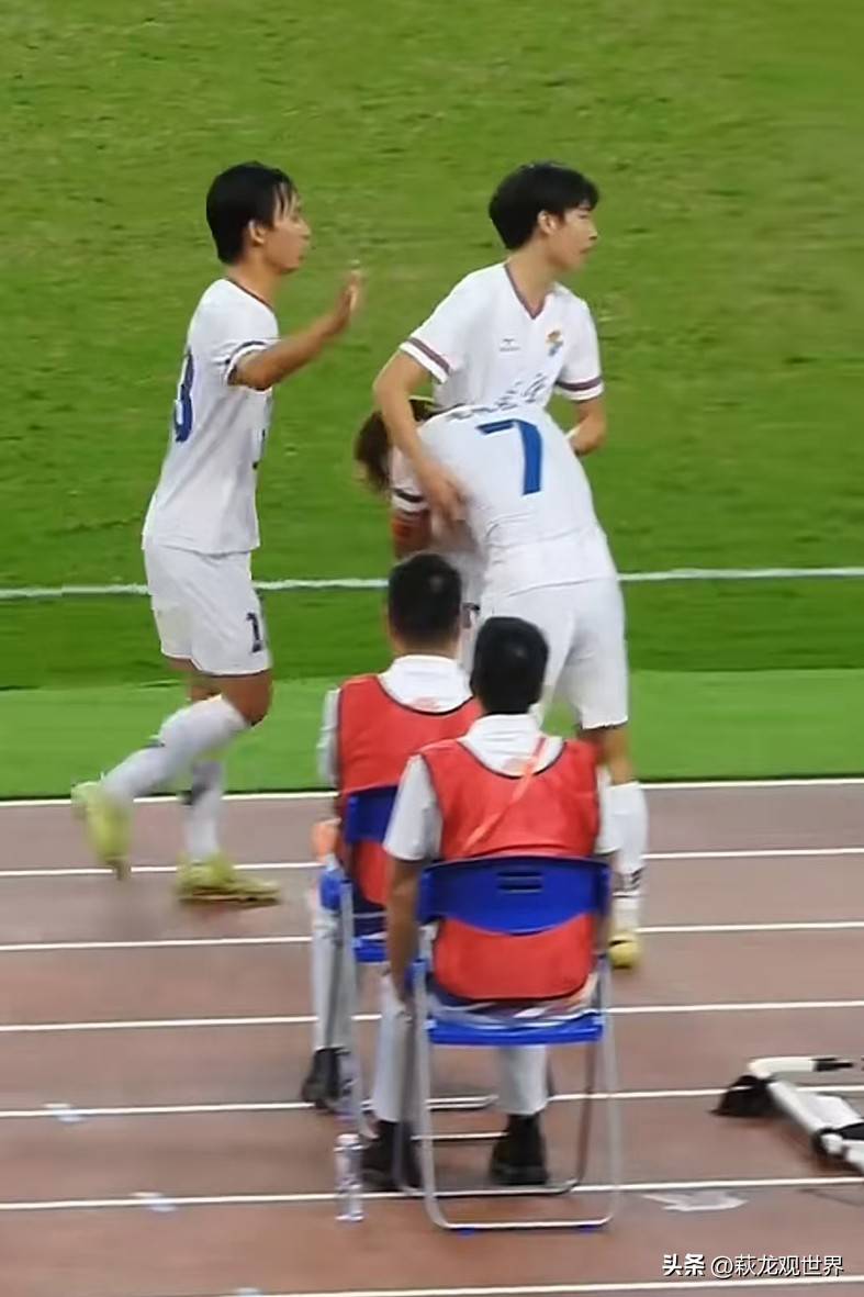 开云平台-高强出现疑似受伤，球队备战更需谨慎