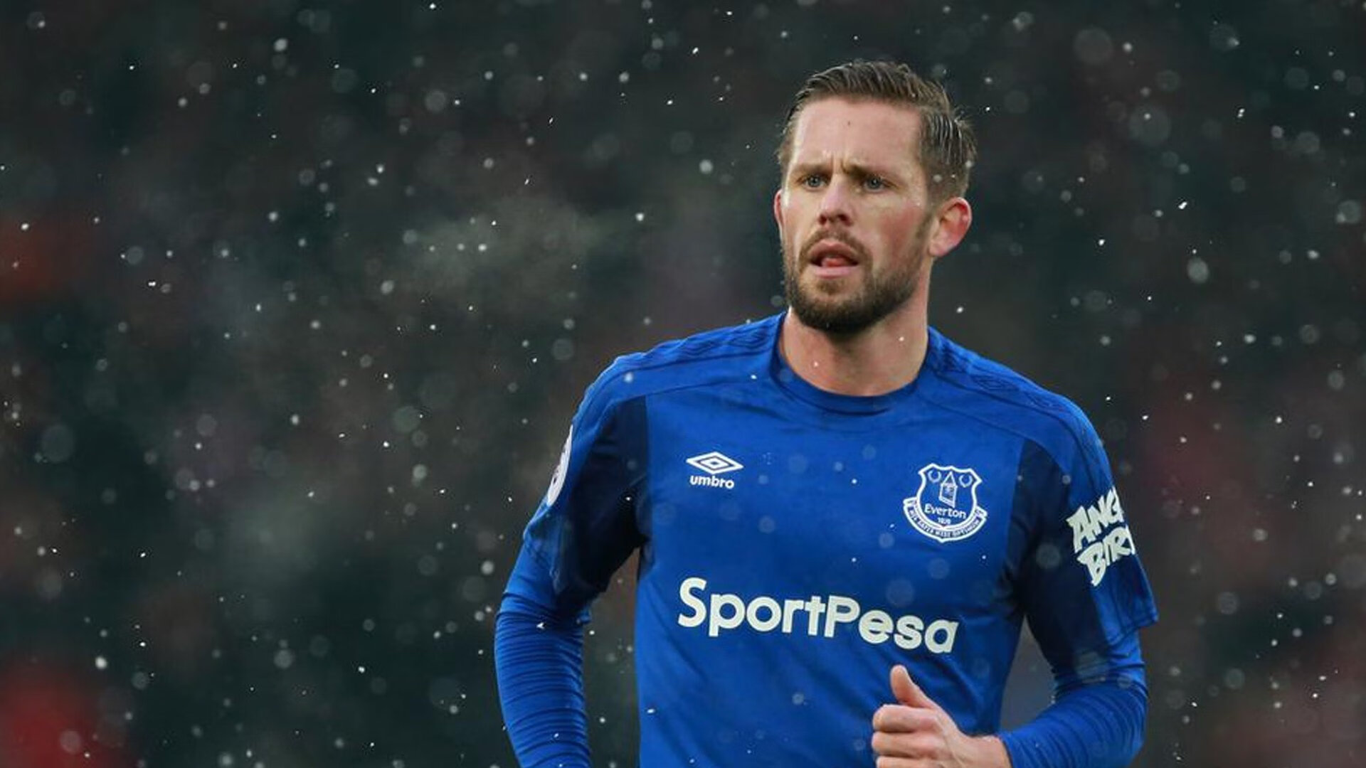 街道轰鸣与球场狂澜，当F1焦点战遇上马刺的粉碎艺术