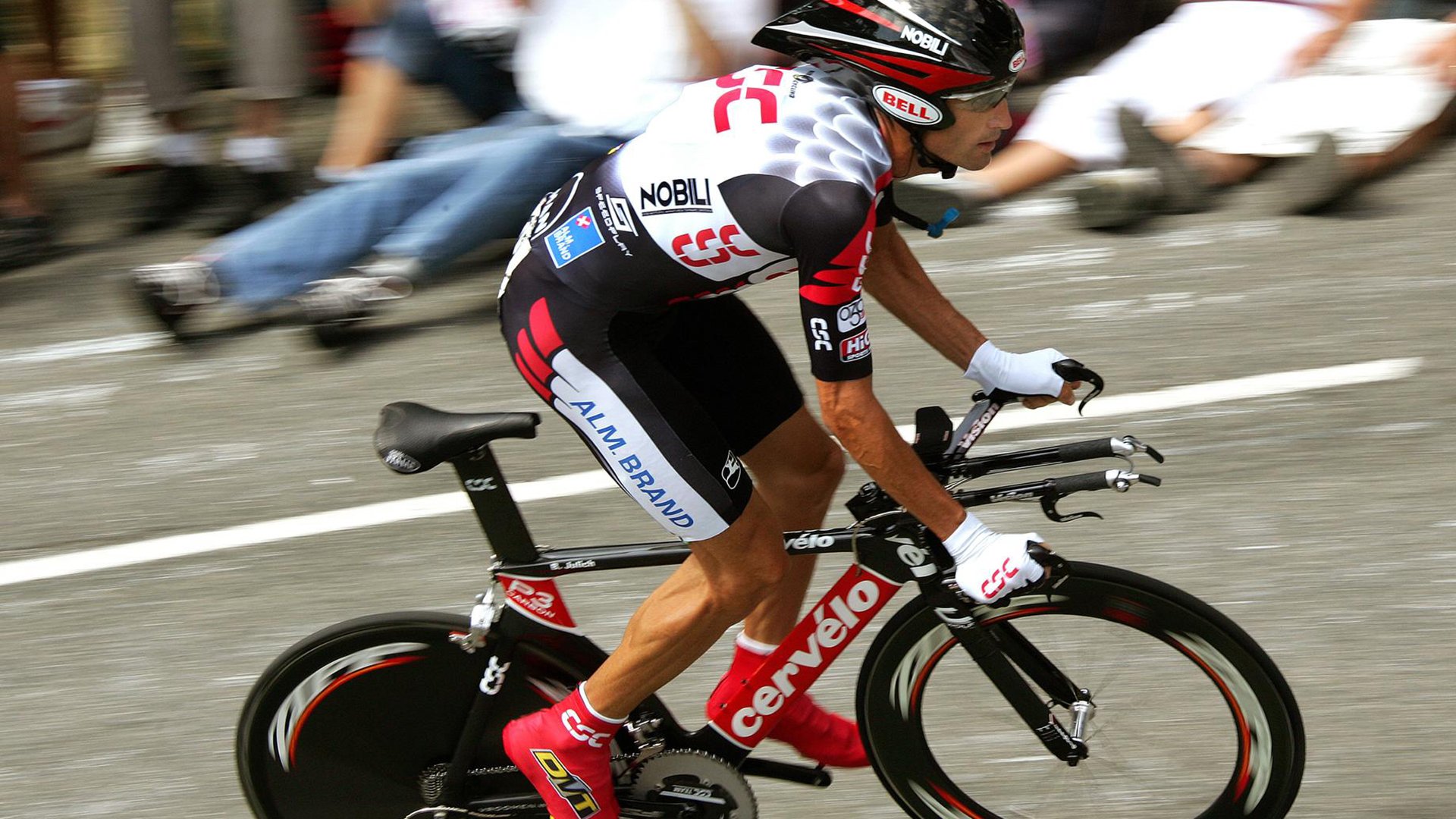 开云体育入口-北欧寒流席卷圣西罗，坎特一肩扛起瑞典，力克红黑军团